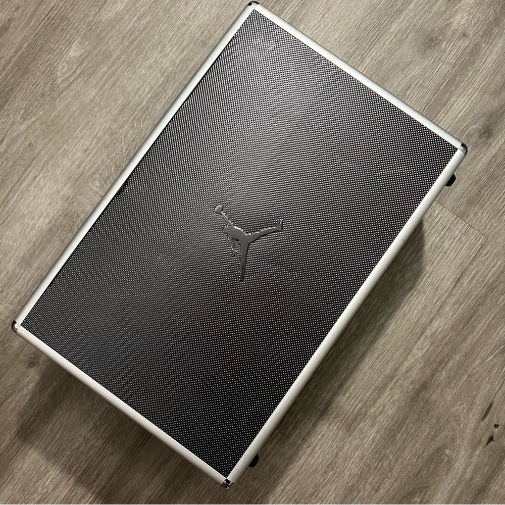 Nike Air Jordan 17 XVII Metal Suitcase